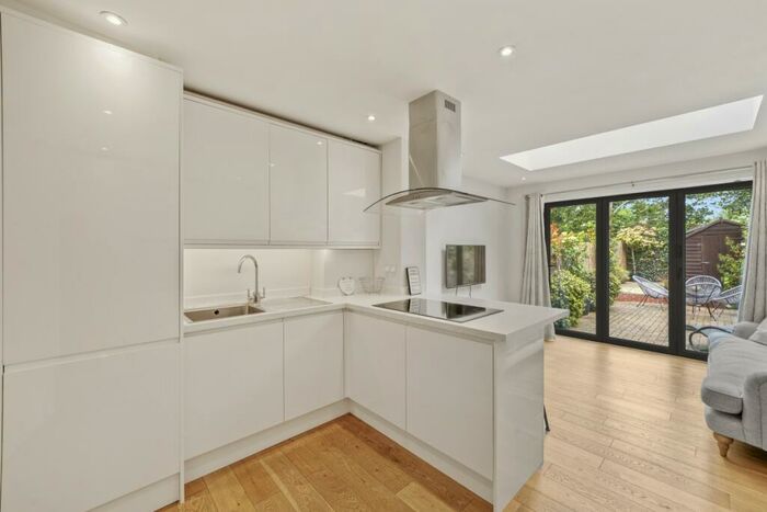 3 Bedroom House To Rent In Cheriton Close, Cockfosters, EN4