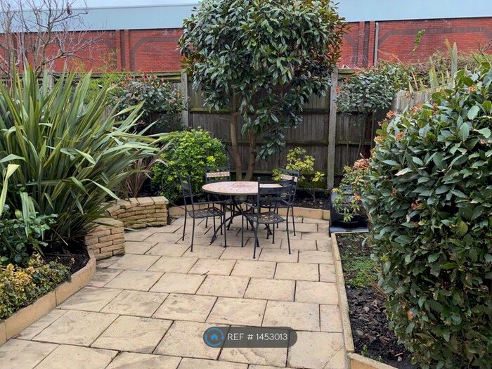 3 Bedroom Terraced House To Rent In Pages Walk, London, SE1