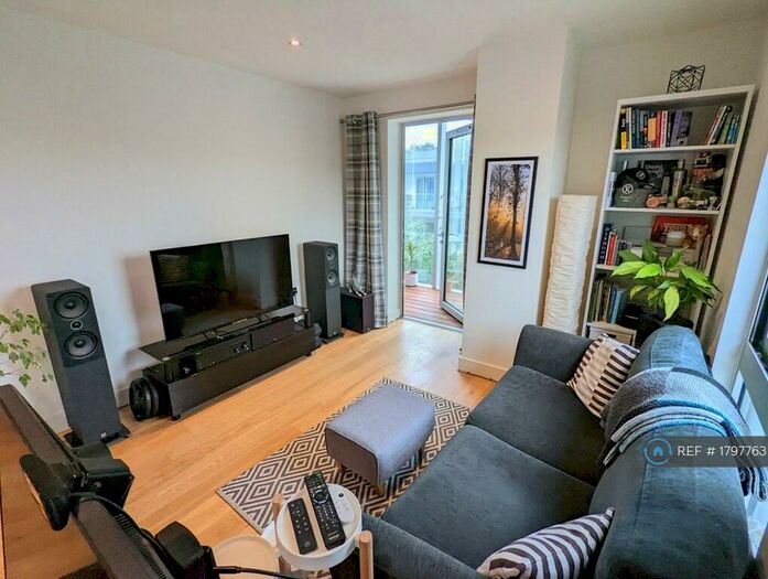 2 Bedroom Flat To Rent In Fenn Mansions, London, SE18