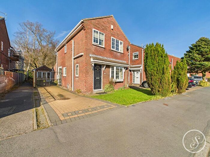 3 Bedroom Detached House To Rent In Oakdene Way, Leeds, LS17