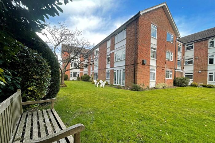 2 Bedroom Flat To Rent In St Cross, SO23