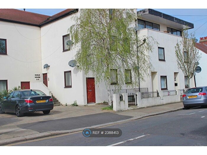 2 Bedroom Flat To Rent In Basle House, Stratford, E15