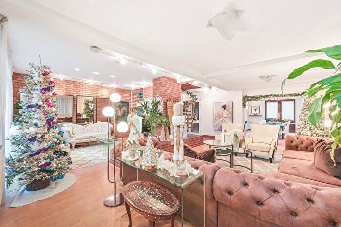 5 Bedroom House To Rent In Hendon Wood Lane, Barnet, London, NW7