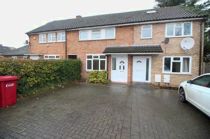 4 Bedroom Semi-Detached House To Rent In Swabey Road, Slough, SL3