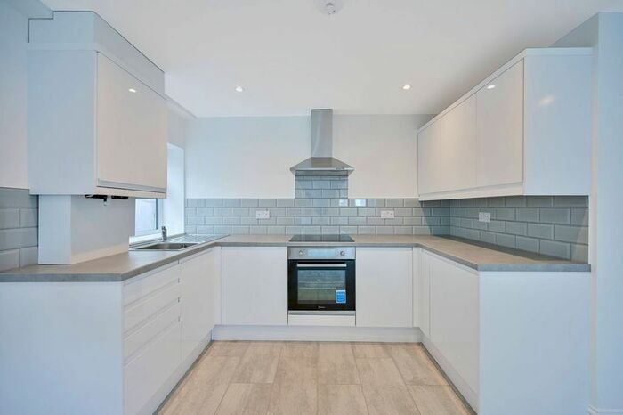 2 Bedroom Flat To Rent In Bath Road, Cranford, Hounslow, TW5