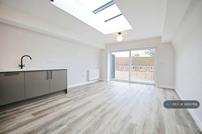 1 Bedroom Flat To Rent In London Road, St. Albans, AL1