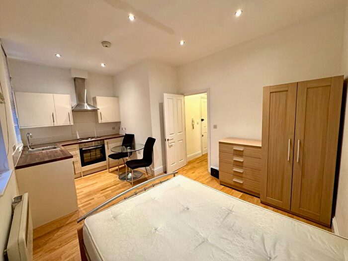 Studio To Rent In Holloway Road, London, N7