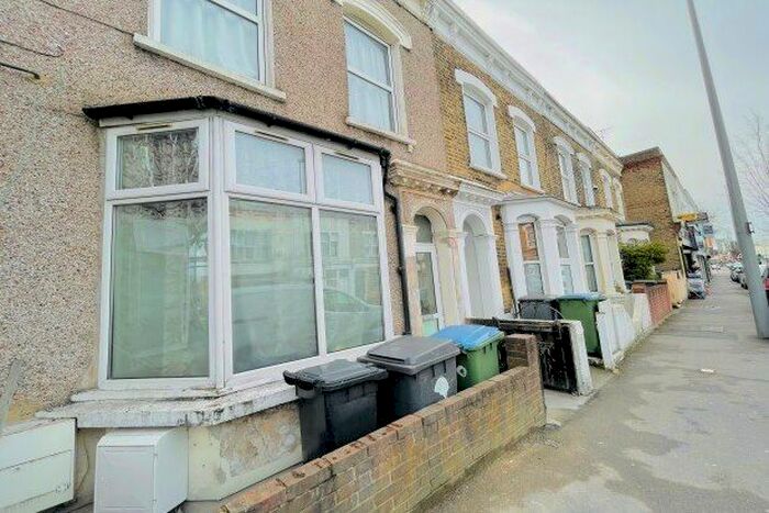 2 Bedroom Flat To Rent In High Road Leytonstone, London E11