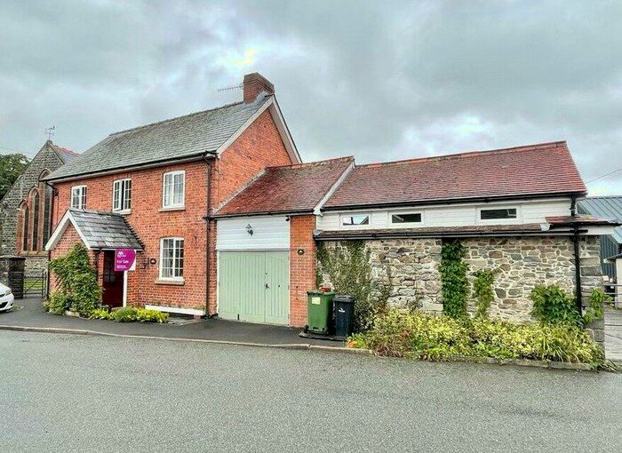 4 Bedroom Detached House For Sale In Llanyre, Llandrindod Wells, Powys, LD1