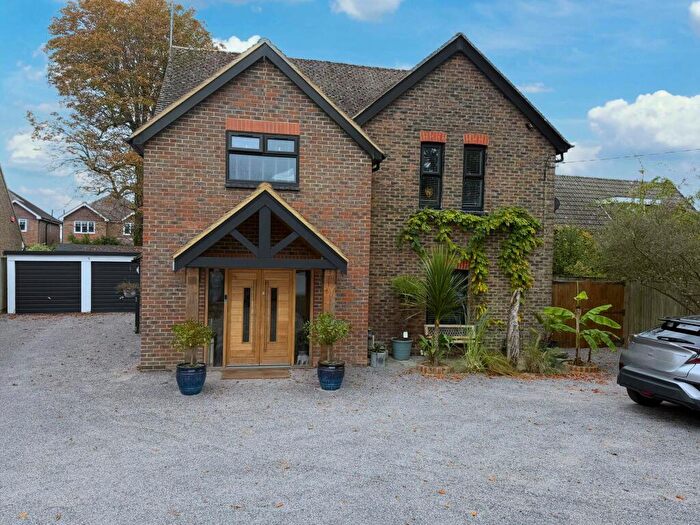 3 Bedroom Detached House For Sale In Station Road, Crawley, RH10