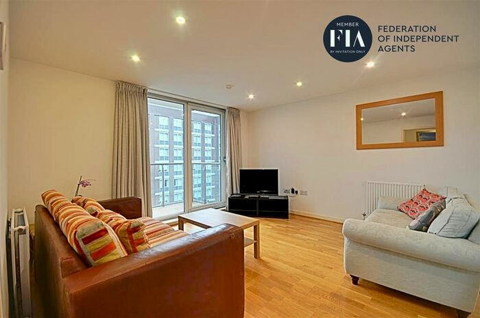 1 Bedroom Flat To Rent In Burgoyne House, Great West Quarter, Brentford, TW8