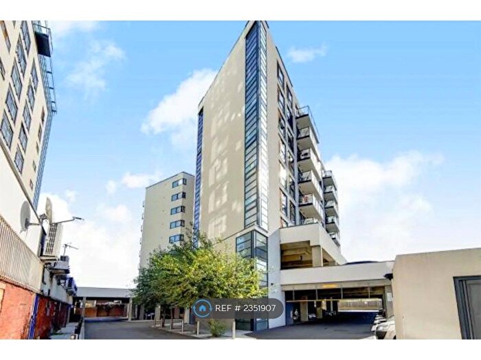 2 Bedroom Flat To Rent In Powell House, Enfield, EN1