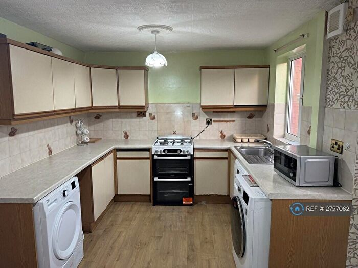 2 Bedroom Semi Detached House To Rent In Rosebank Gardens, Leeds, LS3
