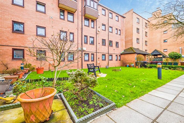 2 Bedroom Flat For Sale In Wordsworth Avenue, Roath, Cardiff, CF24