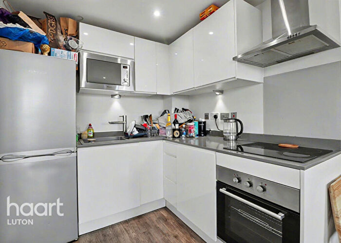 2 Bedroom Flat For Sale In Dudley Street, Luton, LU2