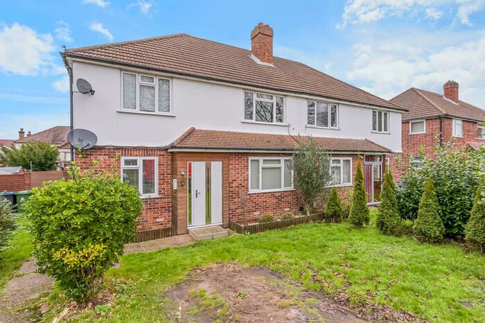 2 Bedroom Maisonette Flat To Rent In Verona Drive, Surbiton, KT6