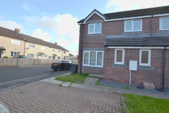 3 Bedroom Semi-Detached House To Rent In Balmoral Avenue, Stanley, DH9