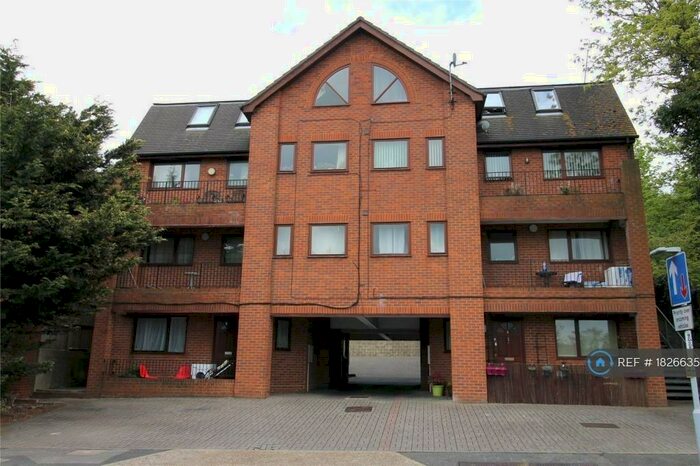 1 Bedroom Flat To Rent In Romany Court, Chatham, ME5
