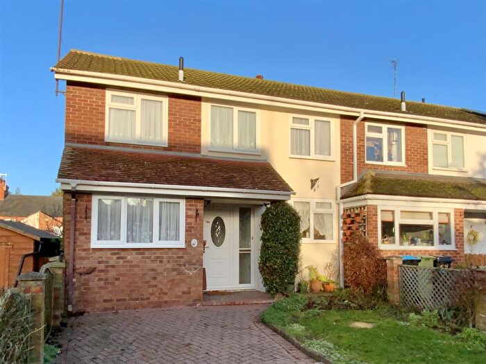 4 Bedroom End Of Terrace House For Sale In The Limes, Stony Stratford, Milton Keynes, MK11