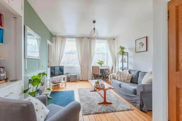 2 Bedroom Flat To Rent In West Richmond Street, Edinburgh, EH8