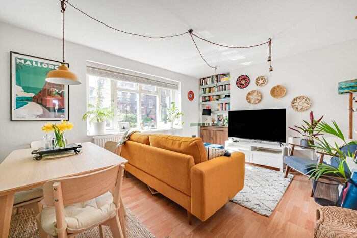 2 Bedroom Flat For Sale In Broadhurst Gardens, South Hampstead, London, NW6