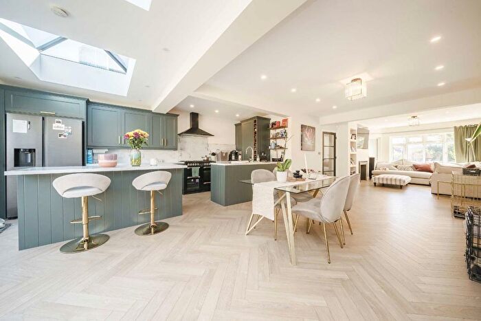 3 Bedroom Semi-detached House For Sale In Cloister Road, Acton, W3