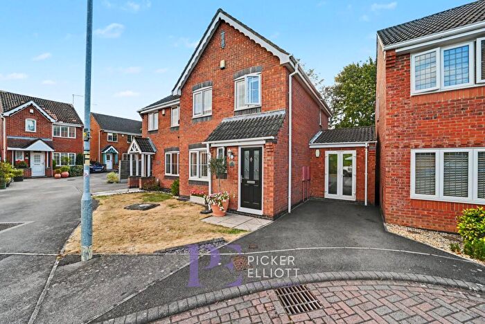 3 Bedroom Semi Detached House For Sale In Cadeby Close, Hinckley, LE10
