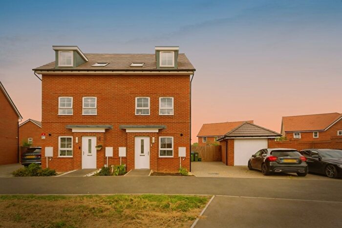 3 Bedroom Semi-Detached House For Sale In Armstrongs Fields, Broughton, Aylesbury, HP22