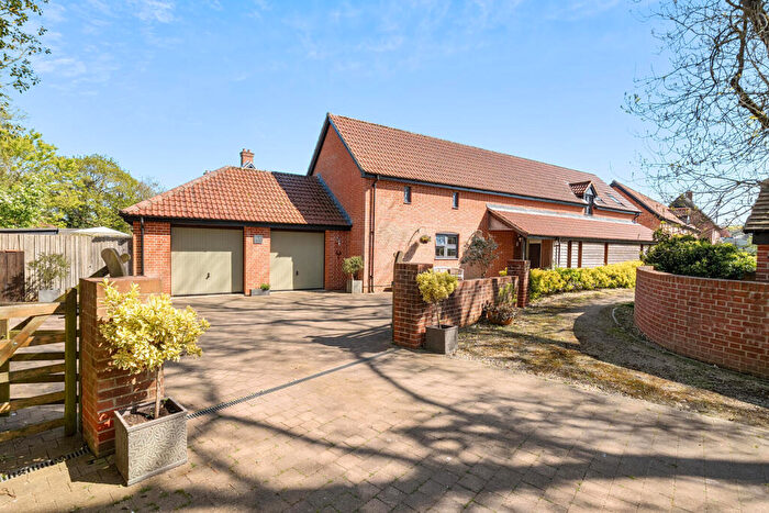 4 Bedroom Detached House For Sale In Manor Farmyard, Urchfont, SN10