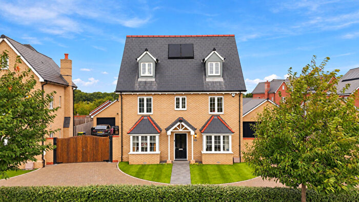5 Bedroom Detached House For Sale In Elizabeth Gardens, Rochford, SS4