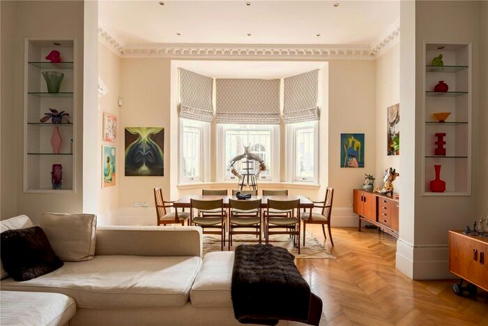 3 Bedroom Flat To Rent In Redcliffe Square, London, SW10