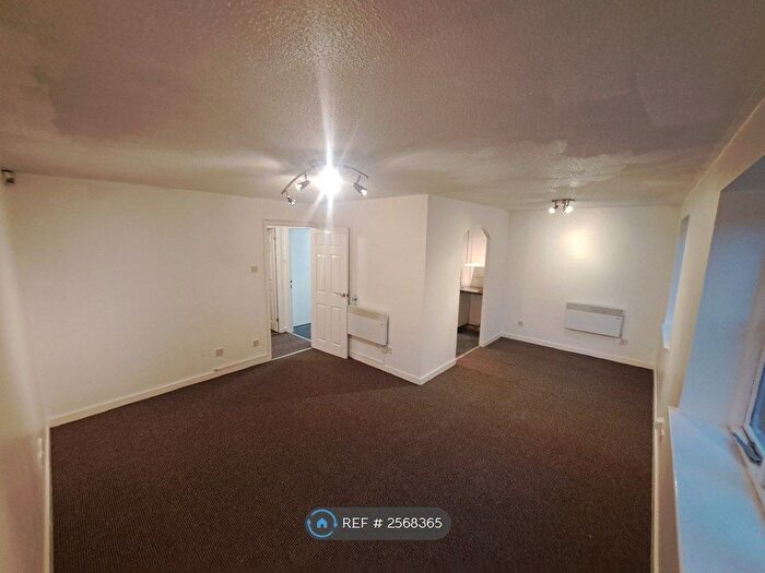 2 Bedroom Flat To Rent In St. Davids Court, Manchester, M8