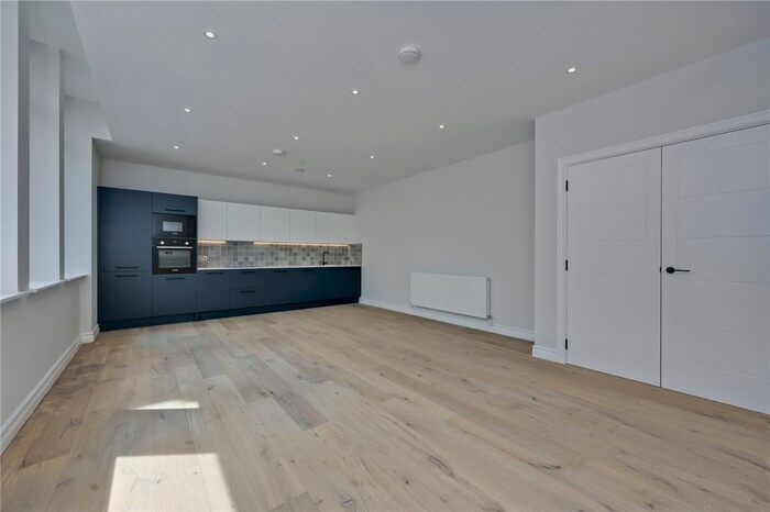 1 Bedroom Flat To Rent In Esher Park Gardens, Littleworth Road, Claygate, Surrey, KT10