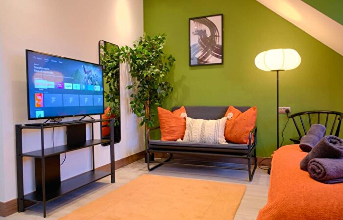 1 Bedroom Studio To Rent In Woodstock Rd, London, NW11