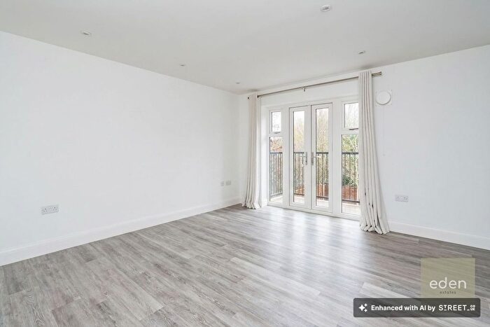 2 Bedroom Flat For Sale In Carmelite Road, Priory Court, ME20
