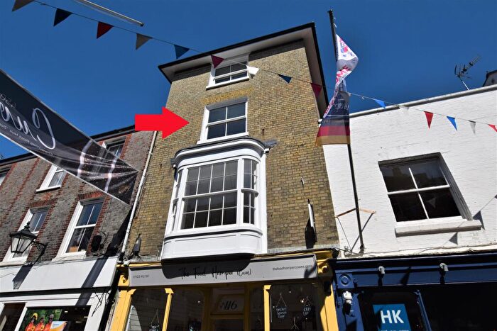 1 Bedroom Apartment To Rent In High Street, Cowes, PO31
