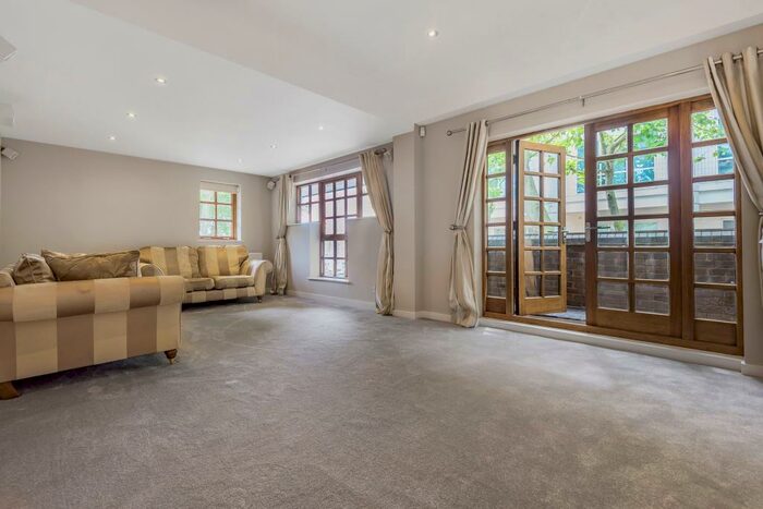 2 Bedroom End Of Terrace House To Rent In Swedish Quays, Rope Street, Surrey Docks, SE16