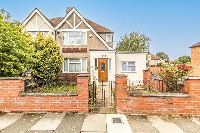 1 Bedroom Flat To Rent In Runnymede Road, Whitton, TW2