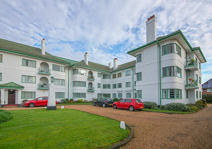 3 Bedroom Ground Flat To Rent In Pinner Court, Pinner, HA5