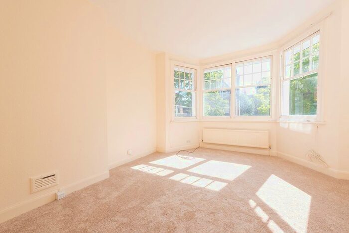 2 Bedroom Flat To Rent In Riggindale Road, London, SW16