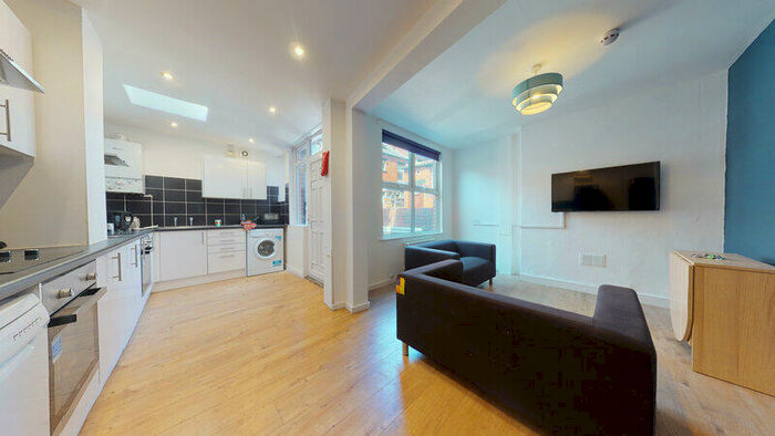 6 Bedroom Terraced House To Rent In Headingley Mount, Headingley, Leeds, LS6