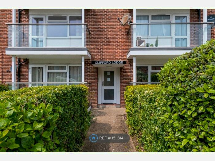 2 Bedroom Flat To Rent In Clifford Lodge Rs, London, N3