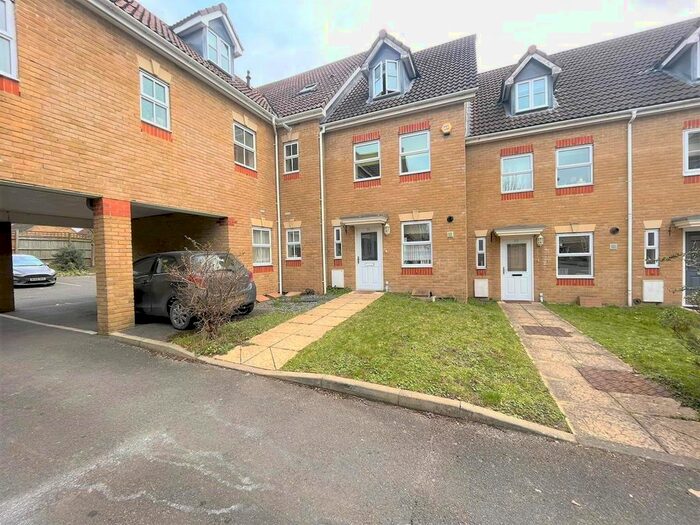 3 Bedroom Detached House To Rent In Arklay Close, Hillingdon, UB8