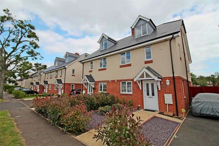 3 Bedroom Semi-Detached House To Rent In Clarkes Road, Hatfield, AL10