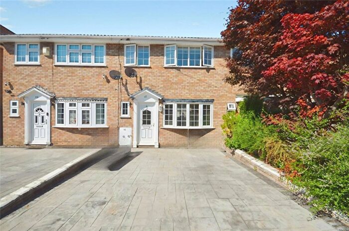 3 Bedroom Terraced House To Rent In Amberley Way, Romford, Essex, RM7