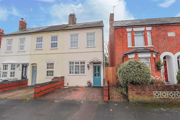 3 Bedroom End Of Terrace House For Sale In Cross Street, Farnborough, GU14