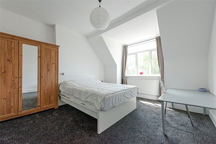 3 Bedroom Flat To Rent In Dartmouth Road, Willesden Green, London, NW2