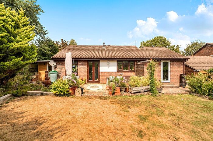 2 Bedroom Bungalow For Sale In Lowden Close, Winchester, Hampshire, SO22