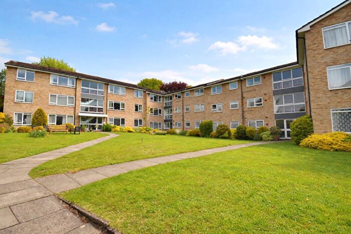 2 Bedroom Flat To Rent In Hempstead Road, Watford, Hertfordshire, WD17