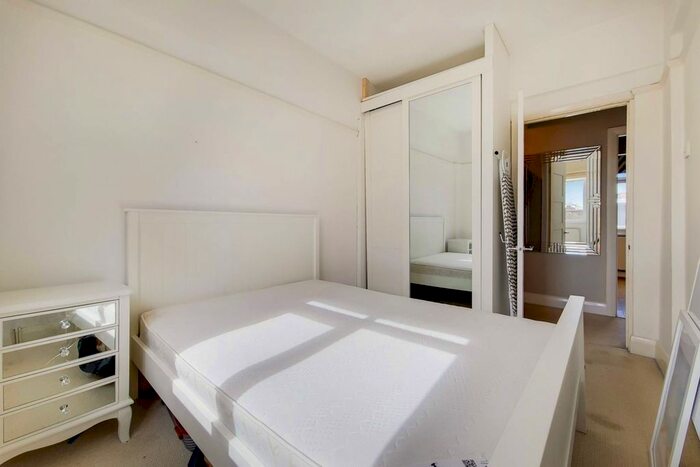 2 Bedroom Flat To Rent In Balham High Road, Wandsworth Common, London, SW17